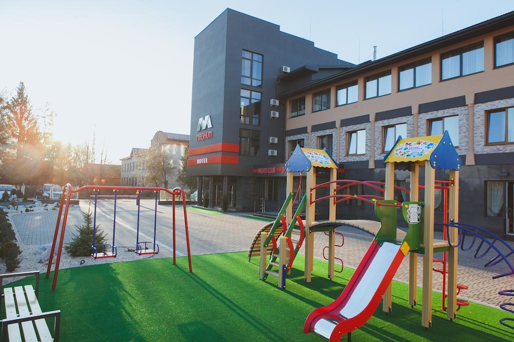 Magnum Hotel Berehove  Bagian luar foto