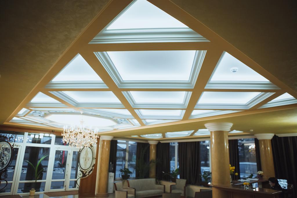 Magnum Hotel Berehove  Bagian luar foto